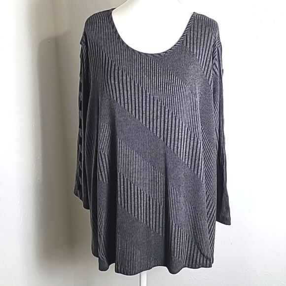 Cato Dark Gray Pullover Top with Cut-outs Down the Arms, Size 22/24W - Picture 2 of 9